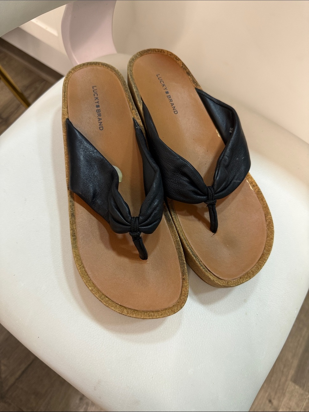 Lucky Brand Black Knotted Toe-Post Sandals with Tan Footbed and Cork Trim